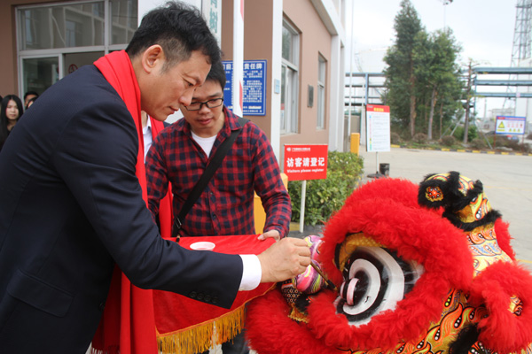 千秋偉業(yè)添錦繡 萬(wàn)里鵬程展宏圖 —— 常青樹(shù)舞獅獻(xiàn)瑞賀新春，歡天喜地迎開(kāi)工！