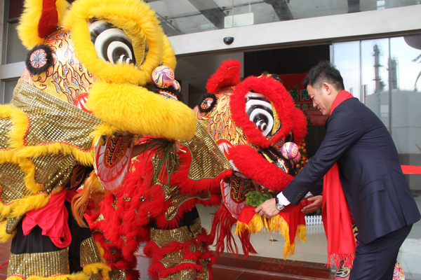 千秋偉業(yè)添錦繡 萬(wàn)里鵬程展宏圖 —— 常青樹(shù)舞獅獻(xiàn)瑞賀新春，歡天喜地迎開(kāi)工！
